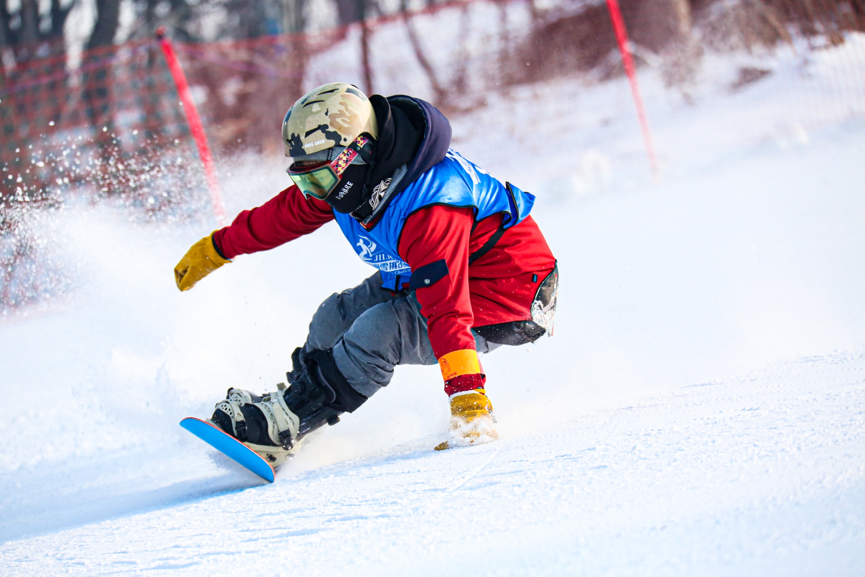 冰雪体育产业正青春吉林国际高山单板滑雪挑战赛筑冰雪热潮