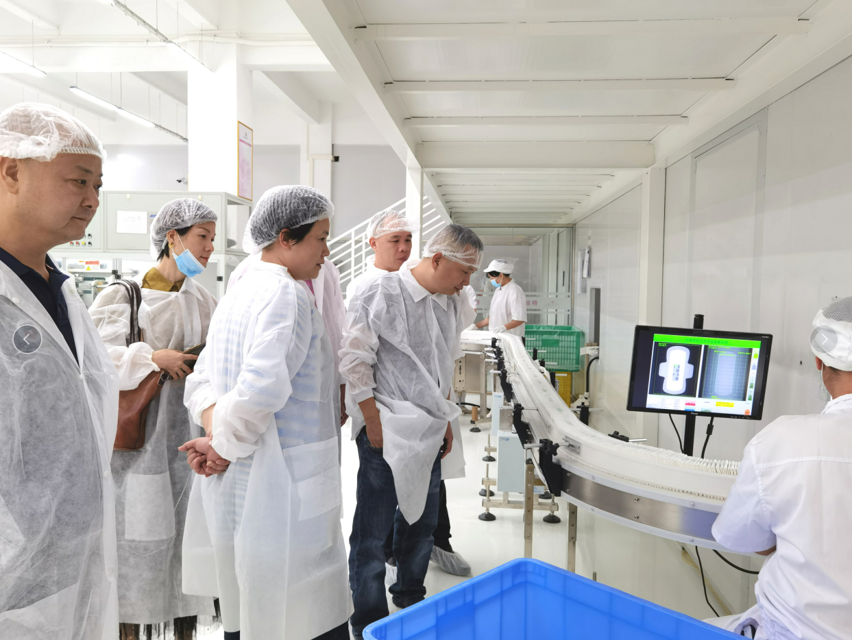 《民法典》讲座在国家高新技术企业深圳市康乐美科技有限公司举办