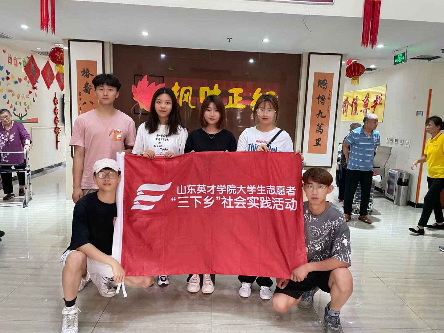 图片包含 人, 室内, 男人, 女人描述已自动生成