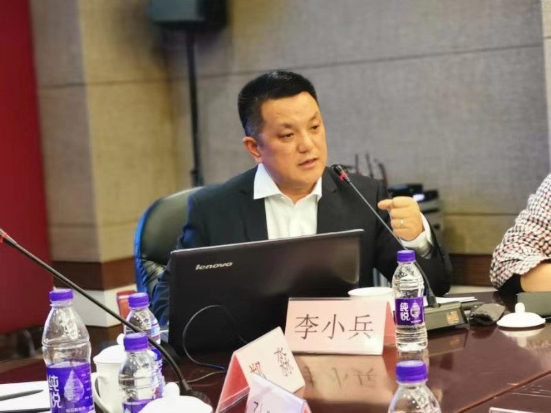 贵州省赤水河畔酱香型白酒研究中心主任,教授李小兵