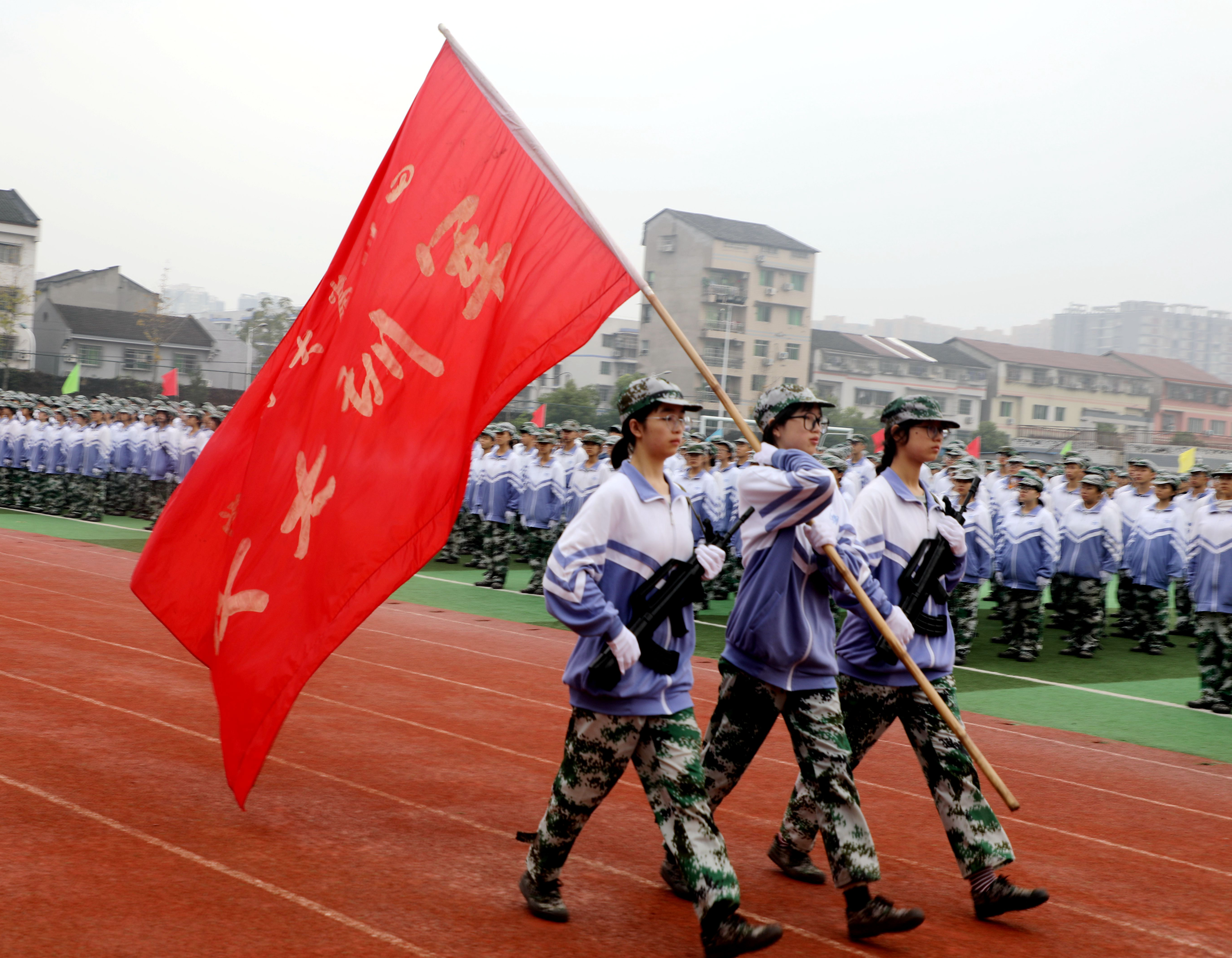 大竹中学举行高2022级军训结训典礼