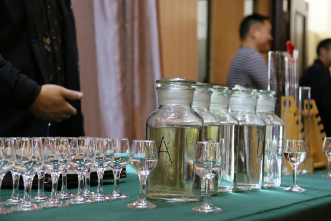 图:台秘笈独特的"老酒玩法"体验现场 抢占老酒风口 针对白酒而言,随着