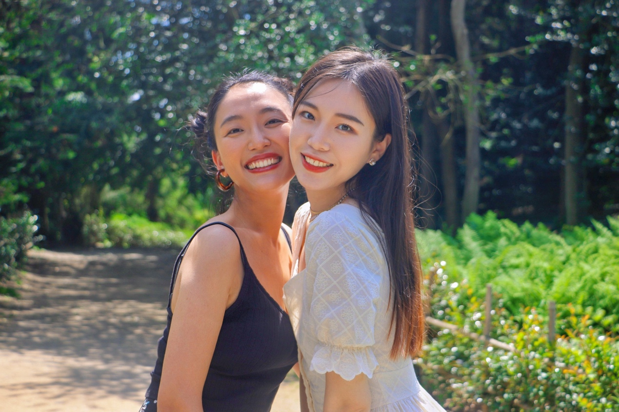 女人在微笑
描述已自动生成