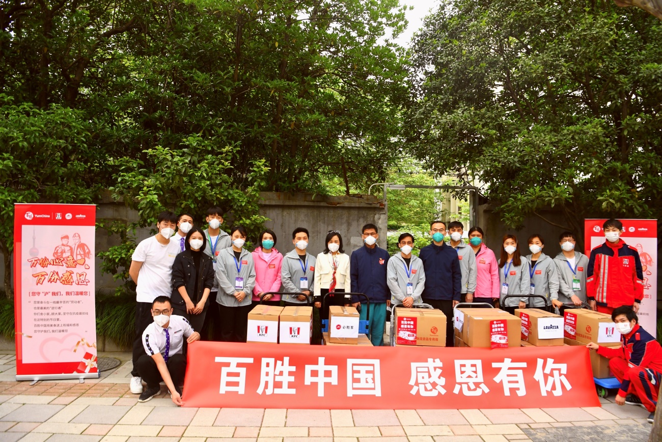 D:\photo\抗疫图片\2022年5月1日\选\徐汇区漕宝路应技大方舱合影.jpg
