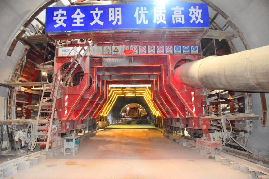 胡麻岭隧道二衬台车及工作台车