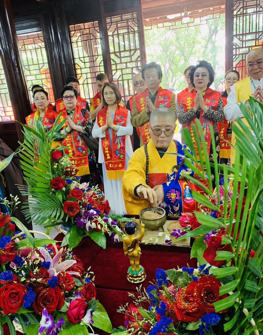 凤凰寺修缘法师——慈悲身披袈裟入大雄宝殿主法,为十方世界众生祈