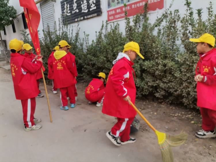 简篇-【“双争”活动进行时】	健康为本，卫生先行——丛台区七方小学卫生月活动纪实