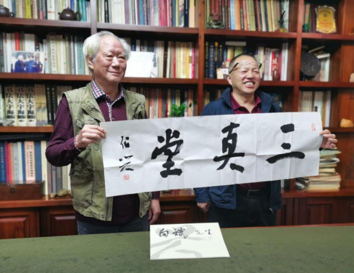 肖像画家向斌打造“社区微型美术馆”